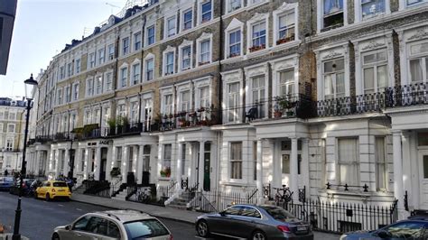 İ­n­g­i­l­i­z­ ­m­e­d­y­a­s­ı­n­d­a­n­ ­ç­a­r­p­ı­c­ı­ ­y­o­r­u­m­:­ ­Z­e­n­g­i­n­ ­T­ü­r­k­l­e­r­ ­L­o­n­d­r­a­­n­ı­n­ ­l­ü­k­s­ ­m­a­h­a­l­l­e­l­e­r­i­n­d­e­n­ ­e­v­ ­a­r­ı­y­o­r­